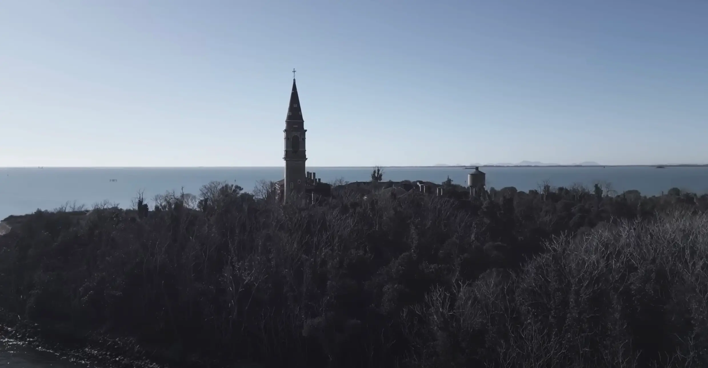 Dara Tah and Matt James spent the night on the eerie Poveglia Island (YouTube/Dara Tah)