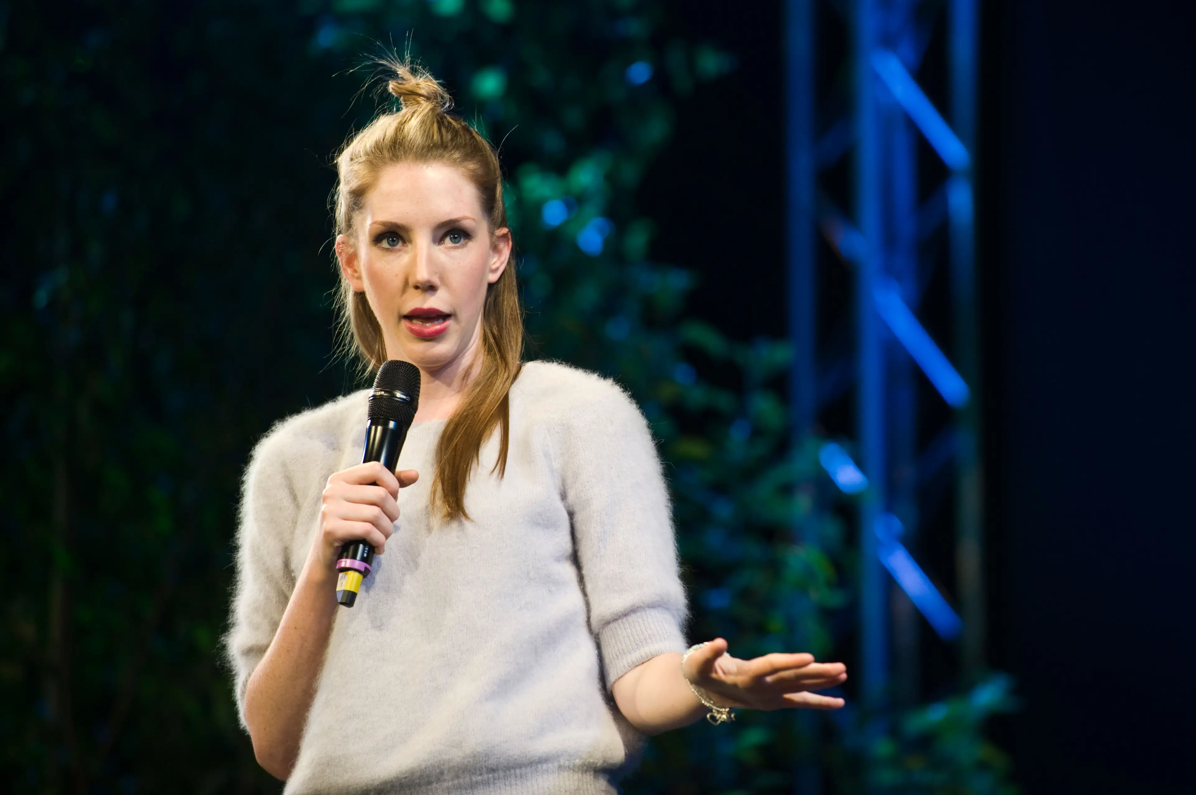 Katherine Ryan has called out Leonardo DiCaprio for his dating history.