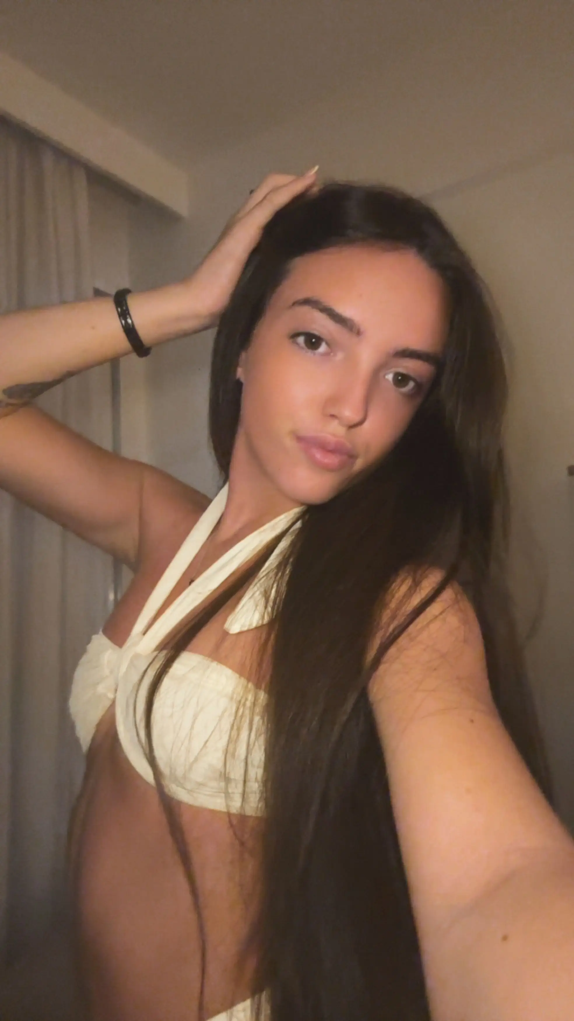 Kacey said she caught the next flight home (Kennedy)