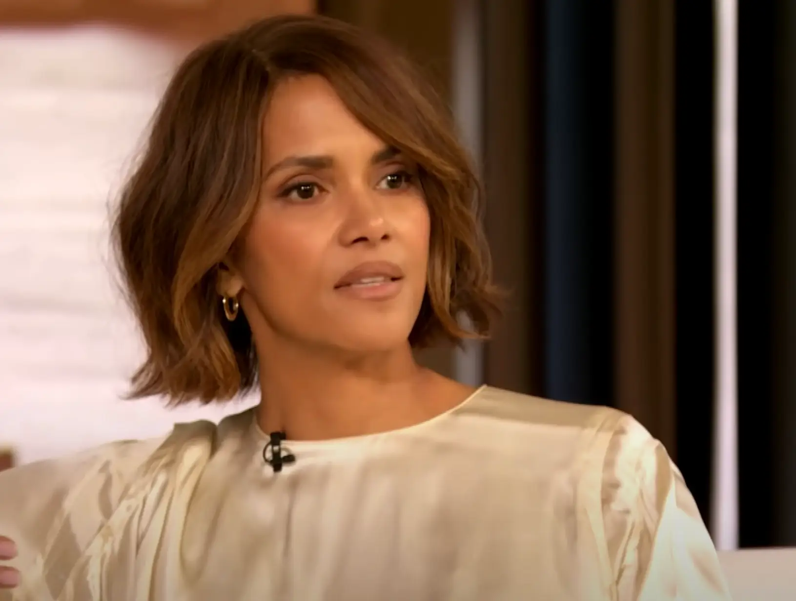 The actress opened up about how perimenopause impacted her sex life (YouTube/The Drew Barrymore Show)