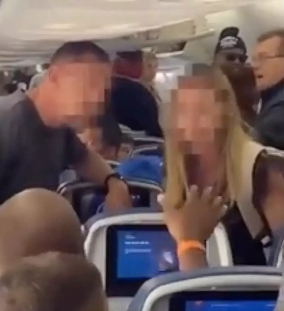 Flight etiquette is often the source of debate online.