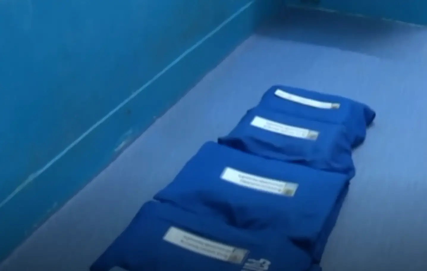 Prisoners aren't provided proper bedding in their overcrowded cells (RTVE)