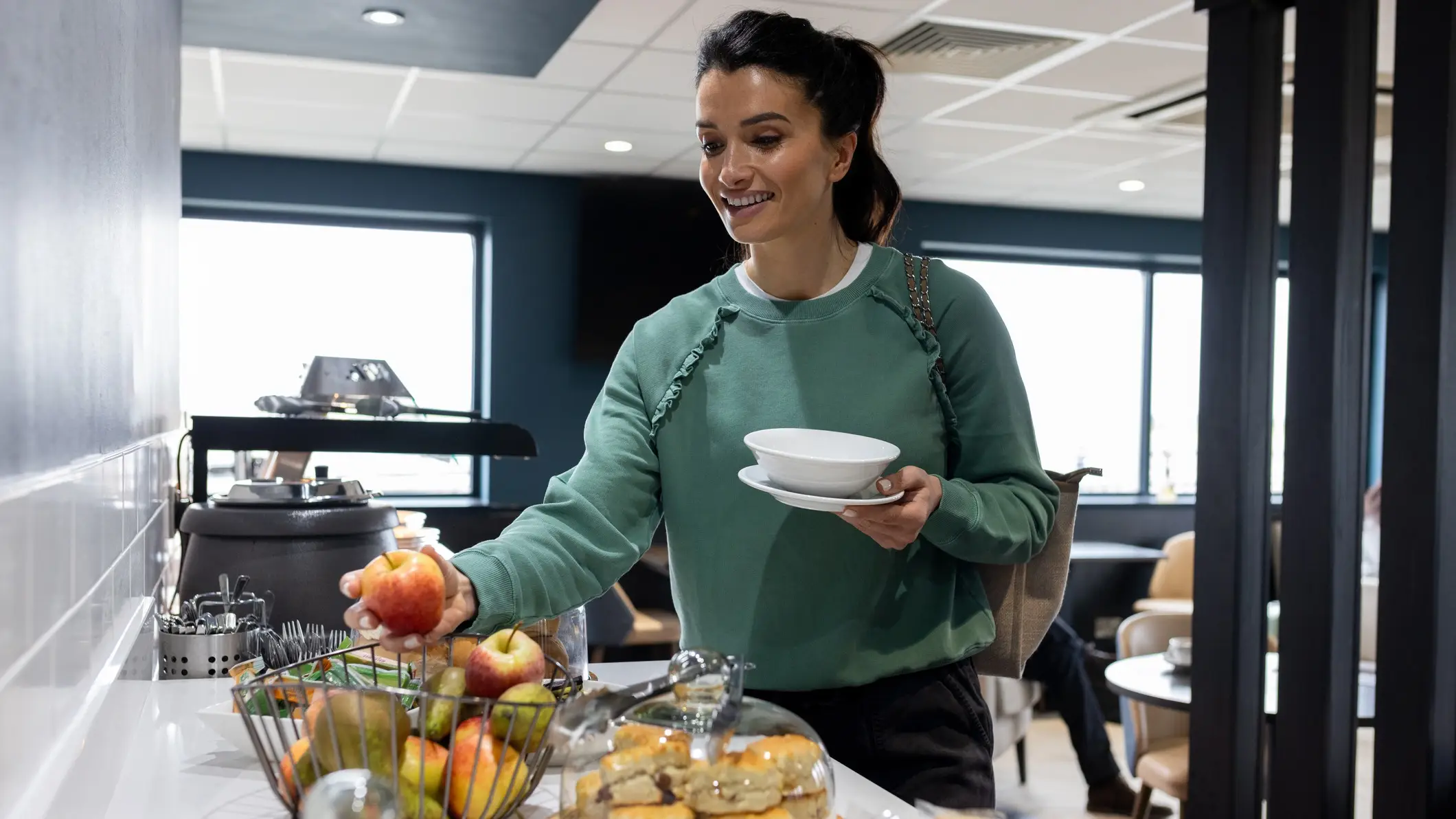 Airport hack unlocks access to more than 1,800 VIP lounges with free food and drink