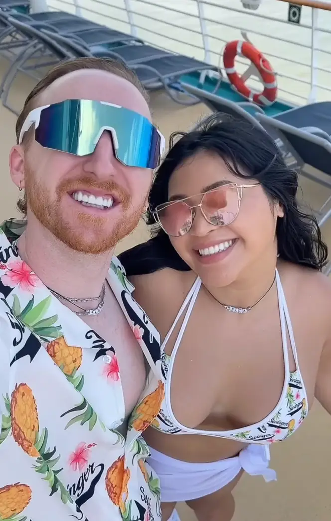 Bella and Jase are high school sweethearts. (Instagram/@4ourplay.official)