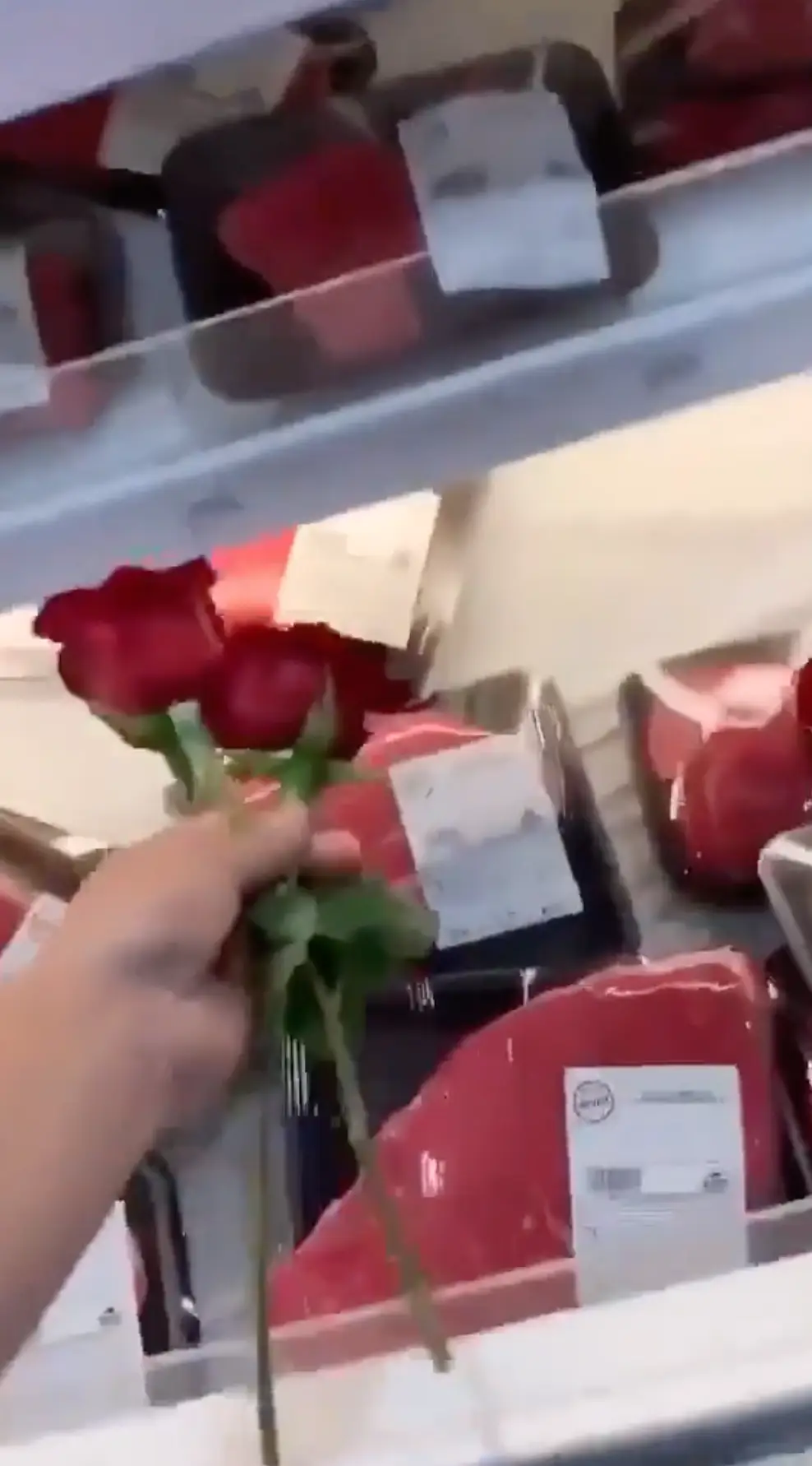 The video has sparked hundreds of reactions on Twitter.