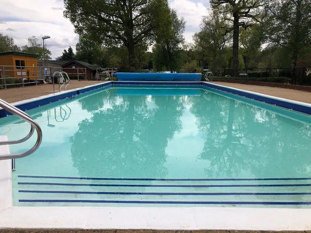 The pool, hot tub and sauna are the only places where nudity is required (Spielplatz Naturist Club)