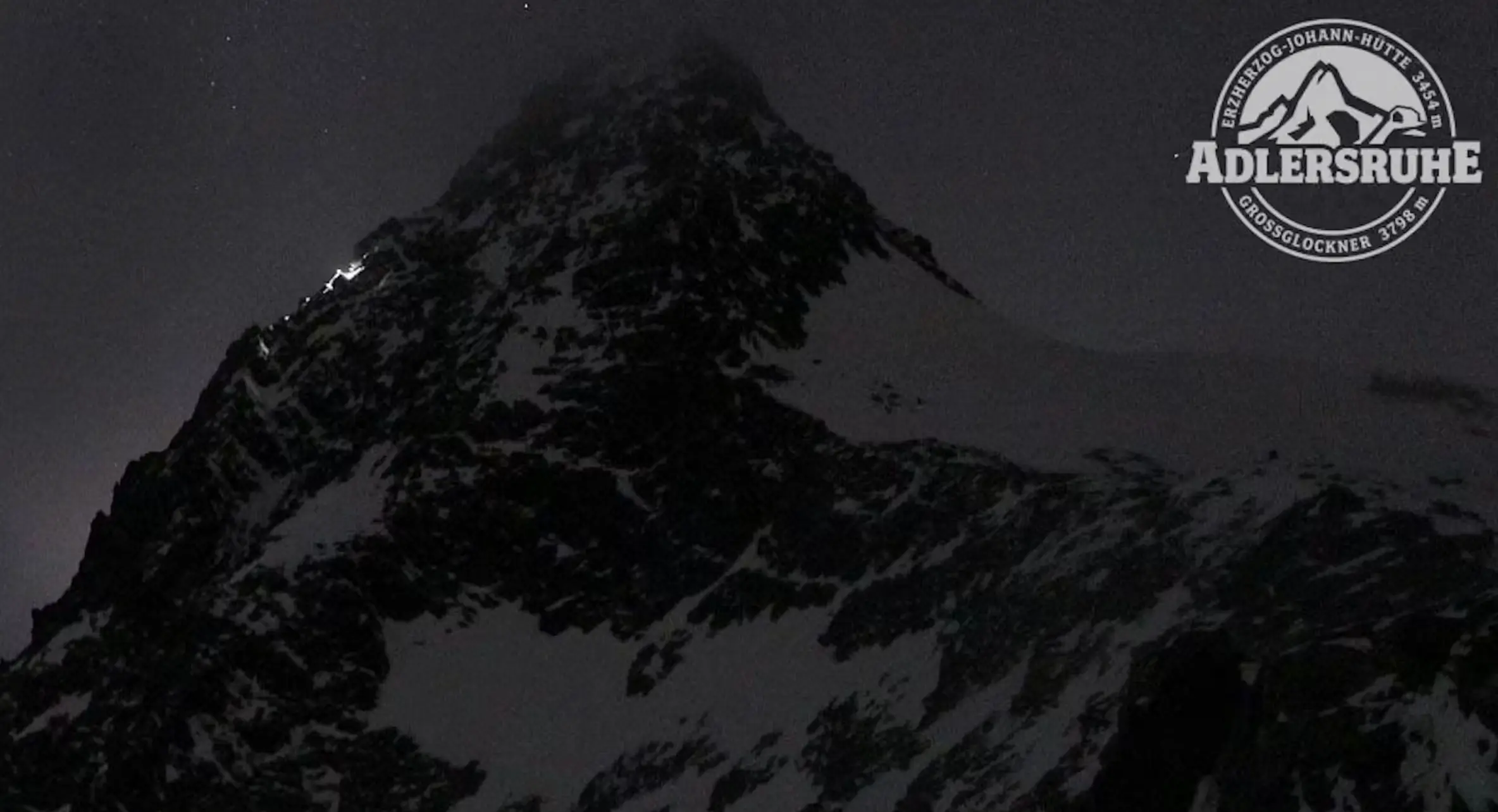 One image shows fading lights on the mountain (foto-webcam.eu)