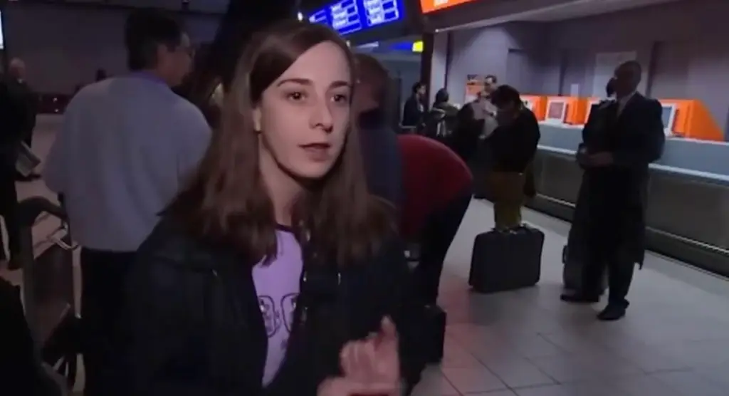 Passenger Gemma Robinson had lost her luggage on the episode of Airline. (ITV)