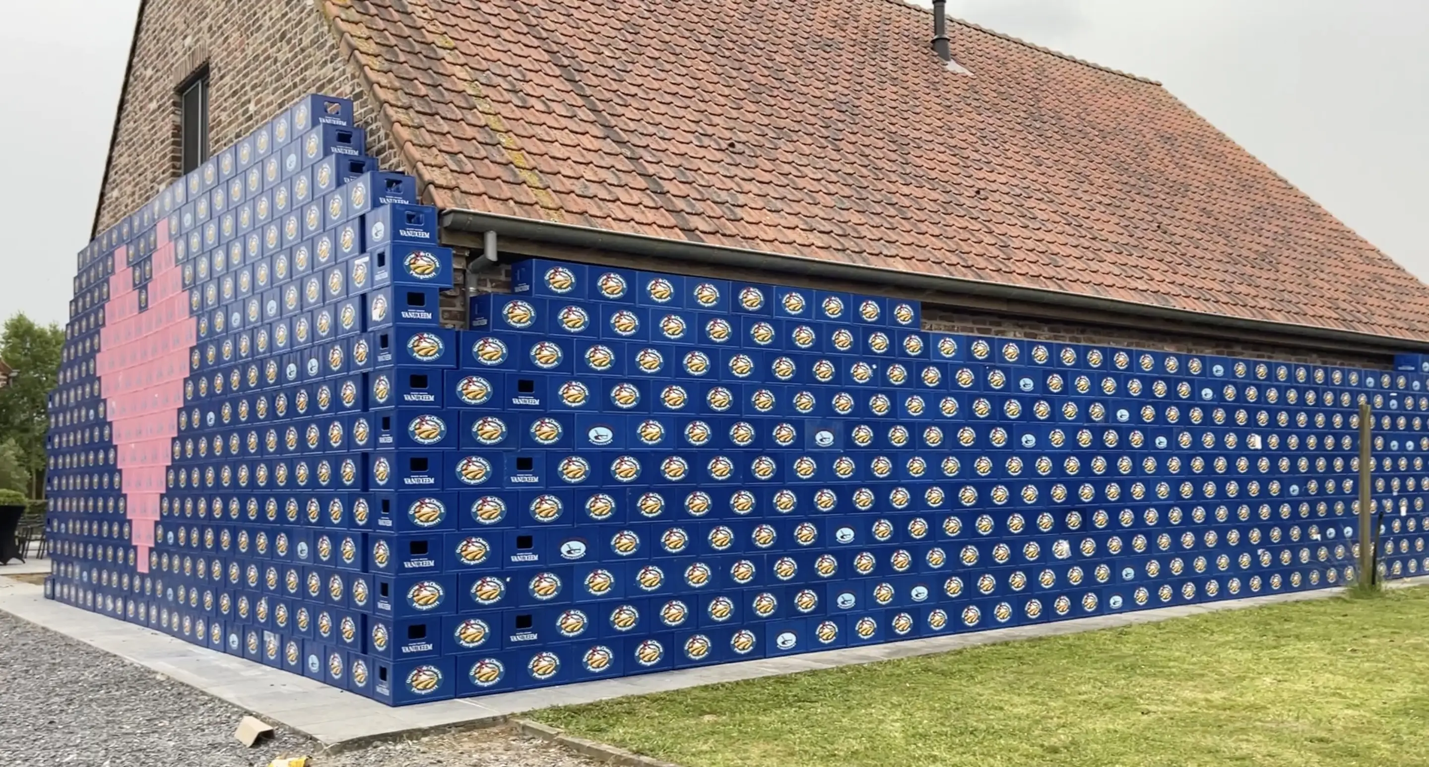 The newlyweds got quite a shock when they returned home. (Jam Press)