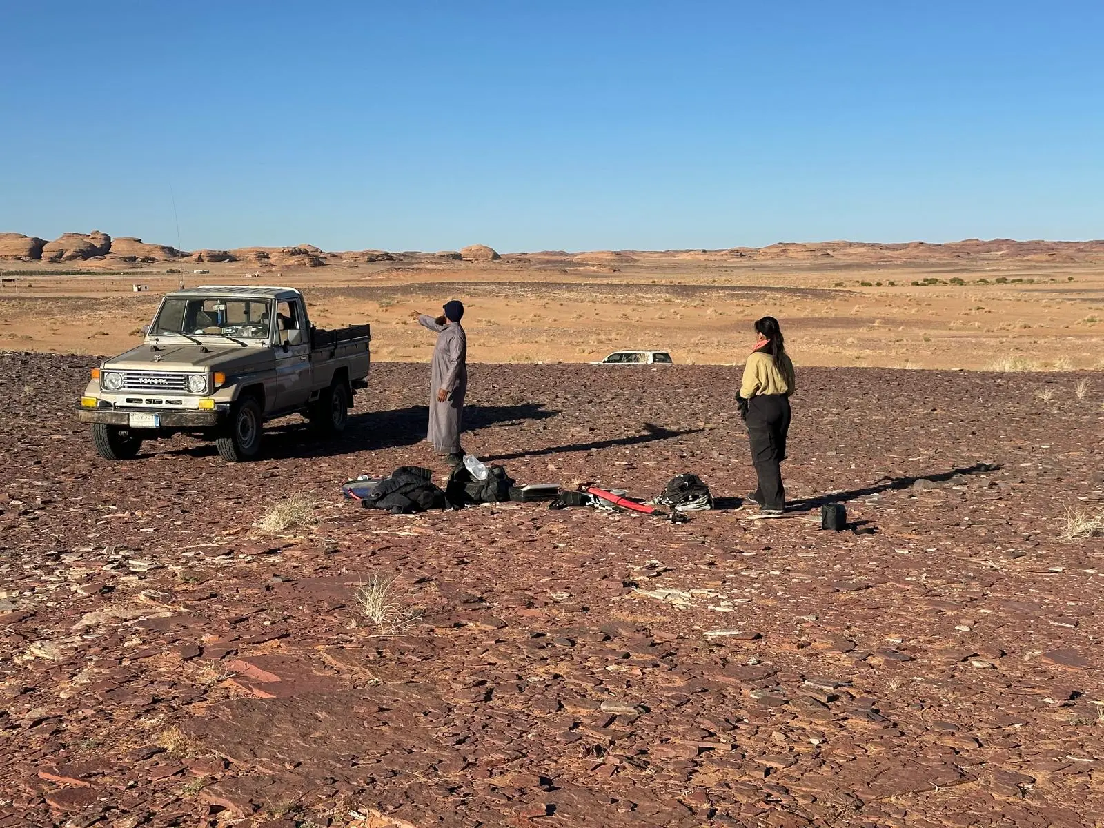 A local telling archaeologists what the cairn actually was... a camel viewing platform (University of Sydney / Royal Commission for Alula)