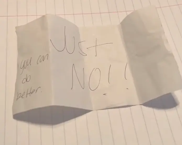 This is the note she was handed by two women while she was out on a date. (cuteascluck/TikTok)