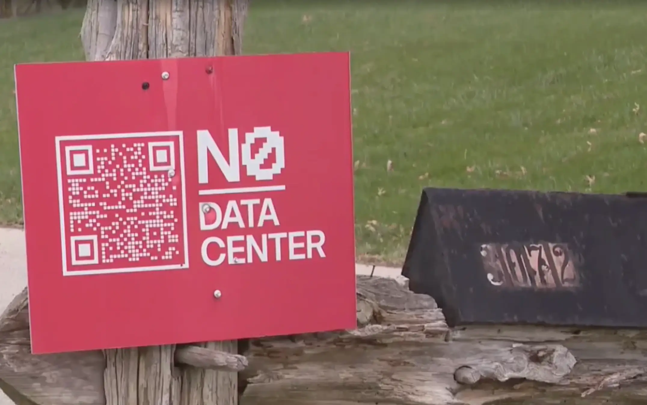 The mother and daughter have vowed to fight against the data centre being built (WKRC)