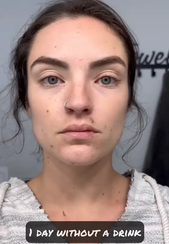 Here's how she looked when she started (YouTube/Yoga With Paige)