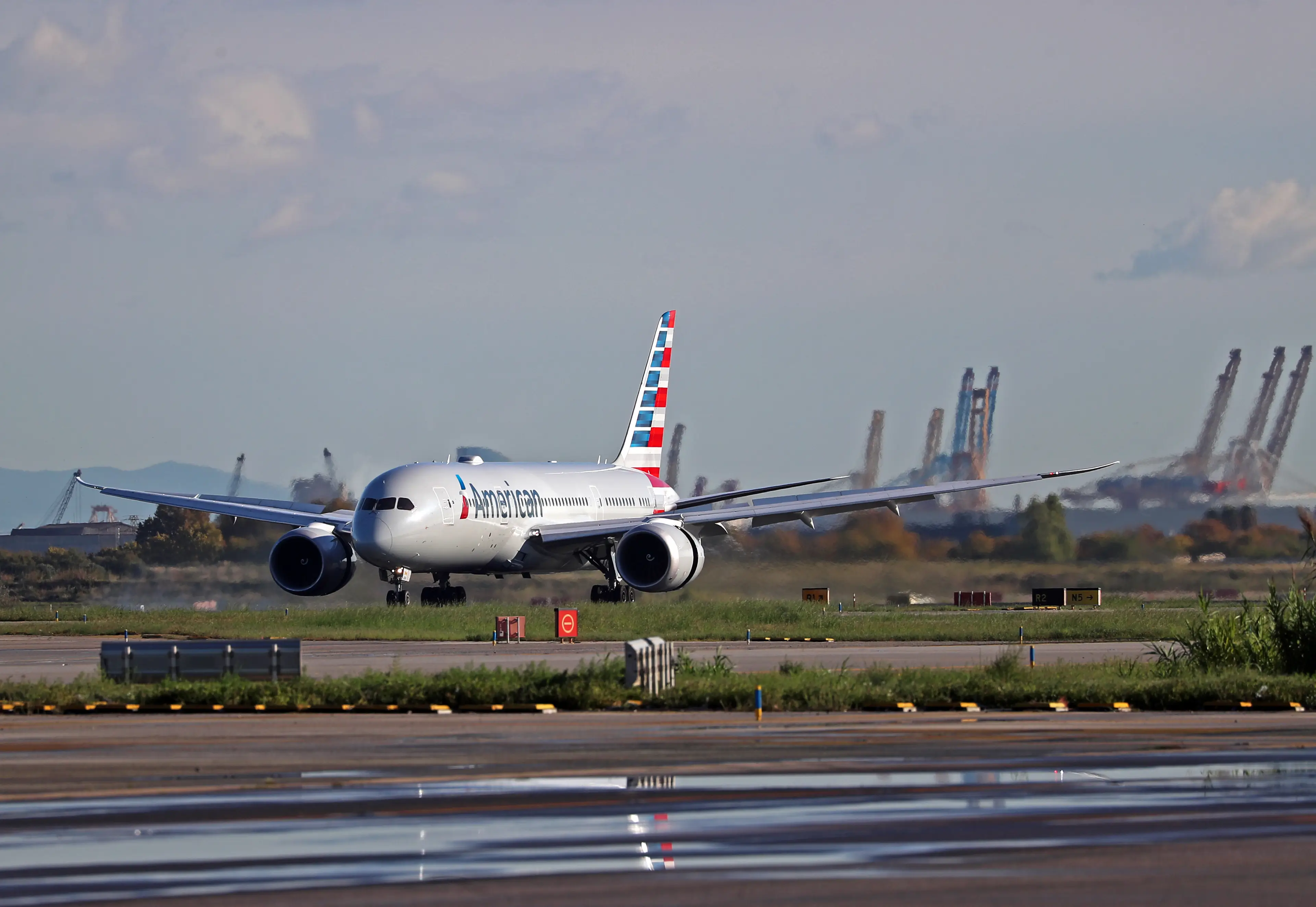 American Airlines has had enough of your queue jumping (Joan Valls / Urbanandsport / NurPhoto via Getty Images)