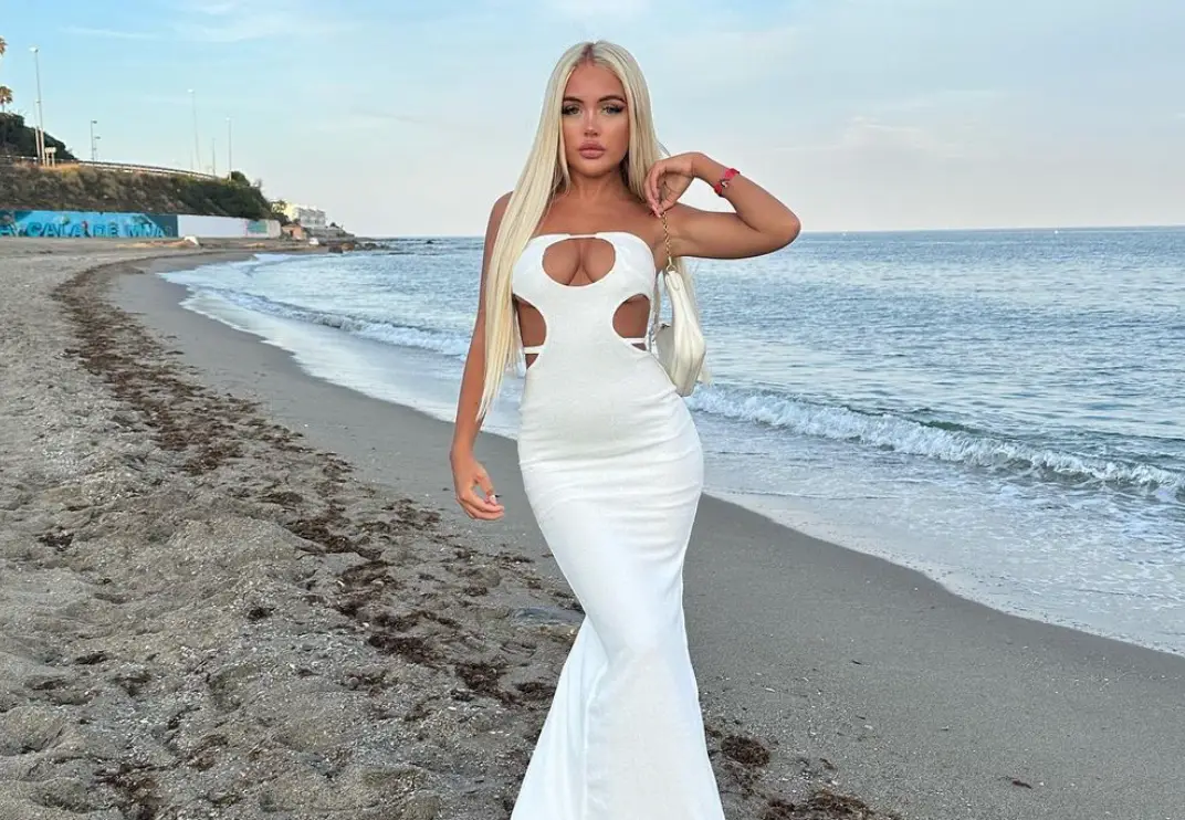 Adult star Belle Olivia has shared her thoughts on how long sex should last. (Instagram/ @belleolivia3x_)