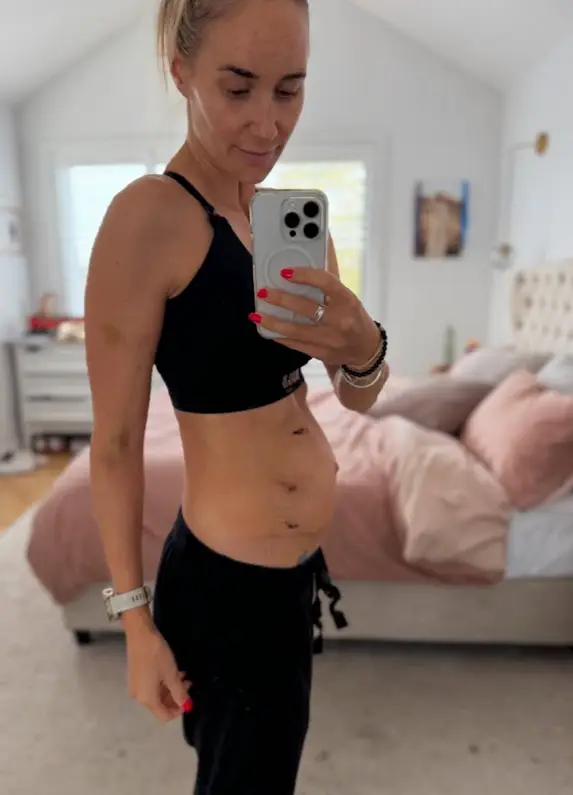 Danni Duncan, 39, said she was diagnosed with stage two bowel cancer (Instagram/@thefigure_)