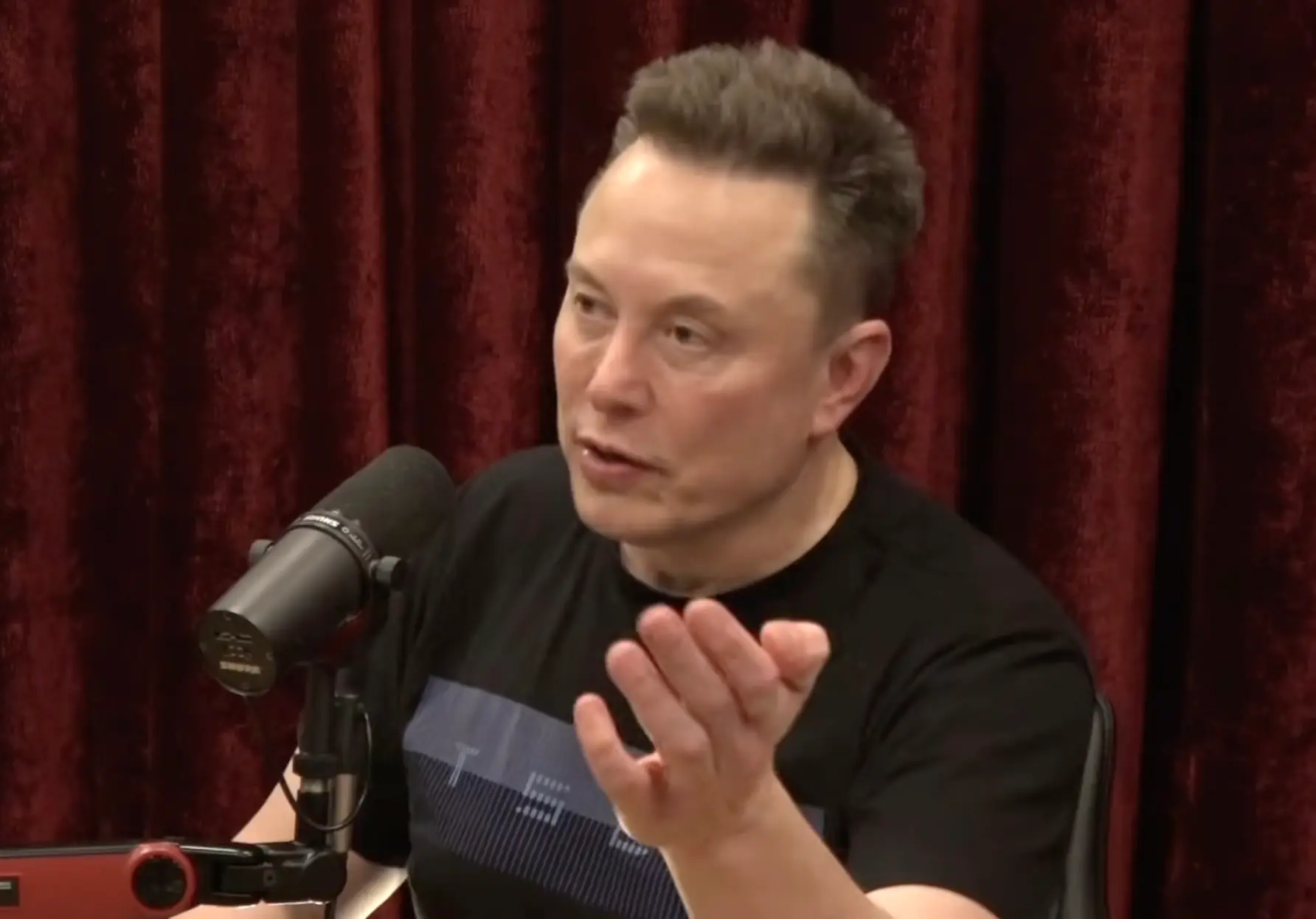 Musk shared his thoughts on the theories surrounding 31/ATLAS while chatting to Rogan (YouTube/The Joe Rogan Experience)