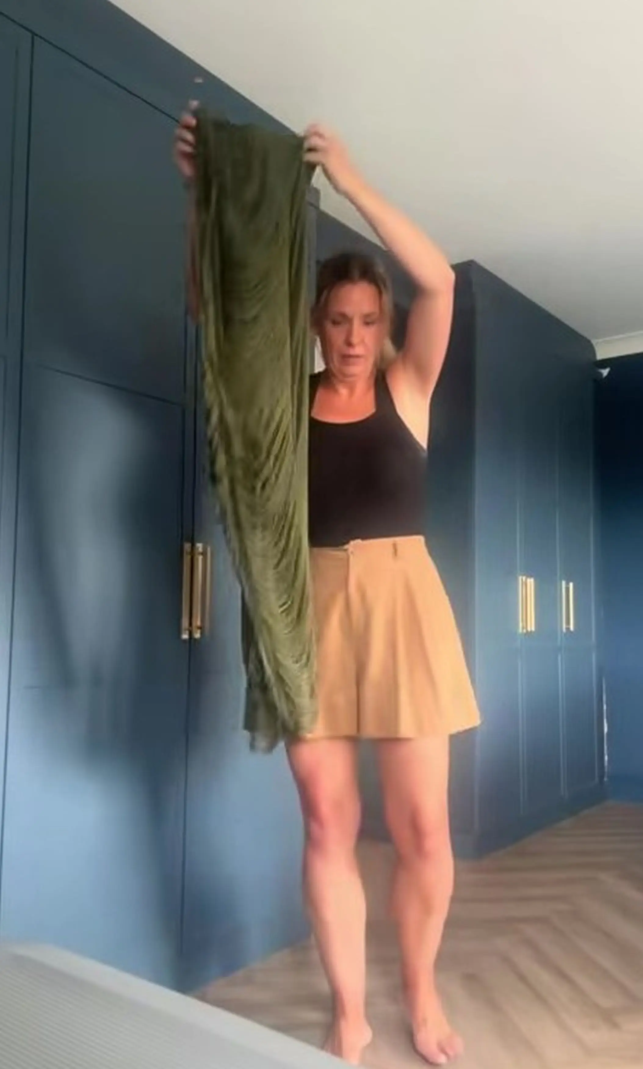Kate opening the green dress on camera (mrskpg/TikTok)
