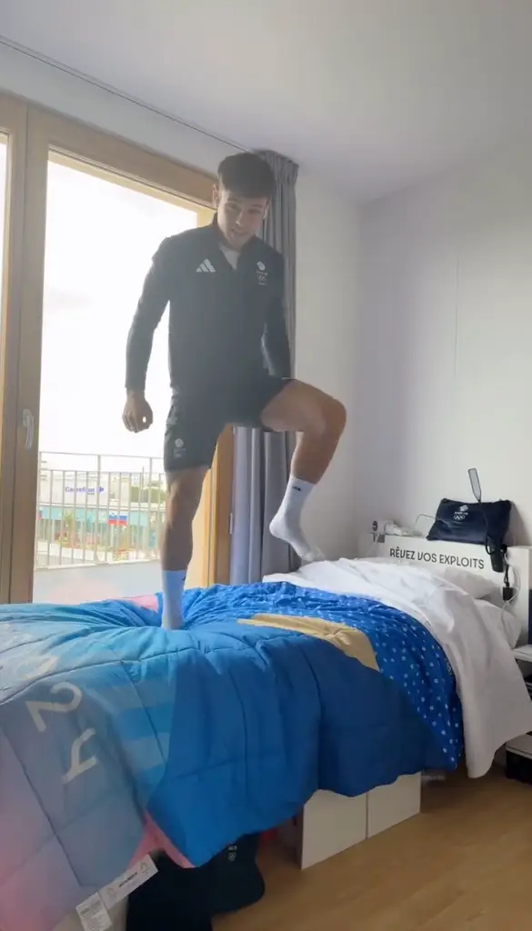 British diver Tom Daley testing out his 'anti-sex' bed. (Instagram/@tomdaley)
