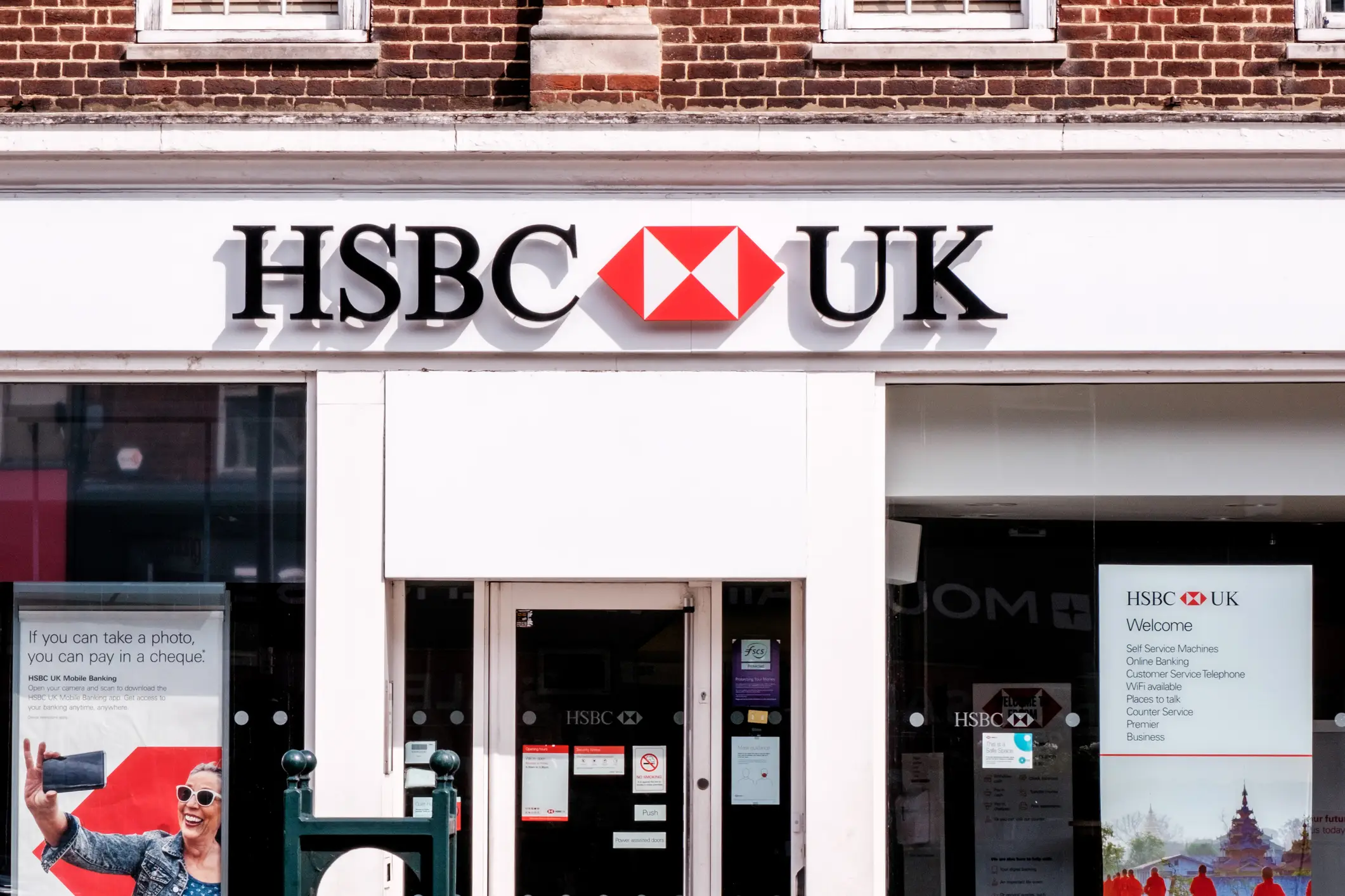 Customers can stand to bag £220 if they switch (Getty Stock/Martinrlee)