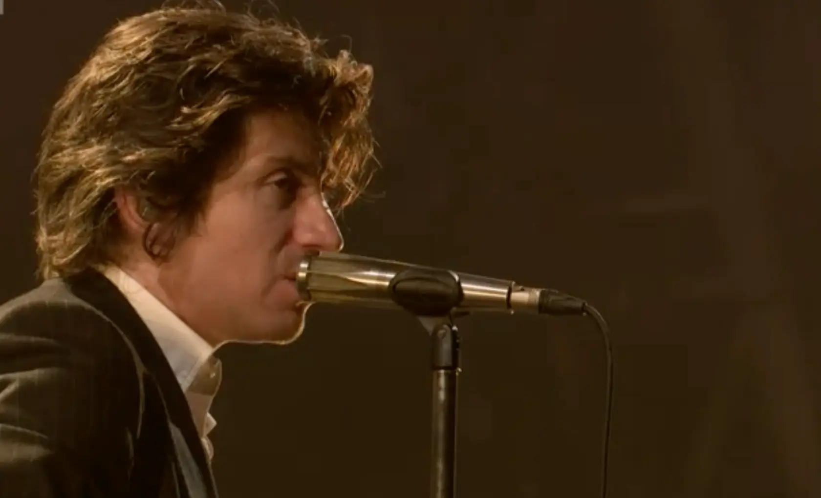 Alex Turner had to cancel a gig earlier this week after falling ill.