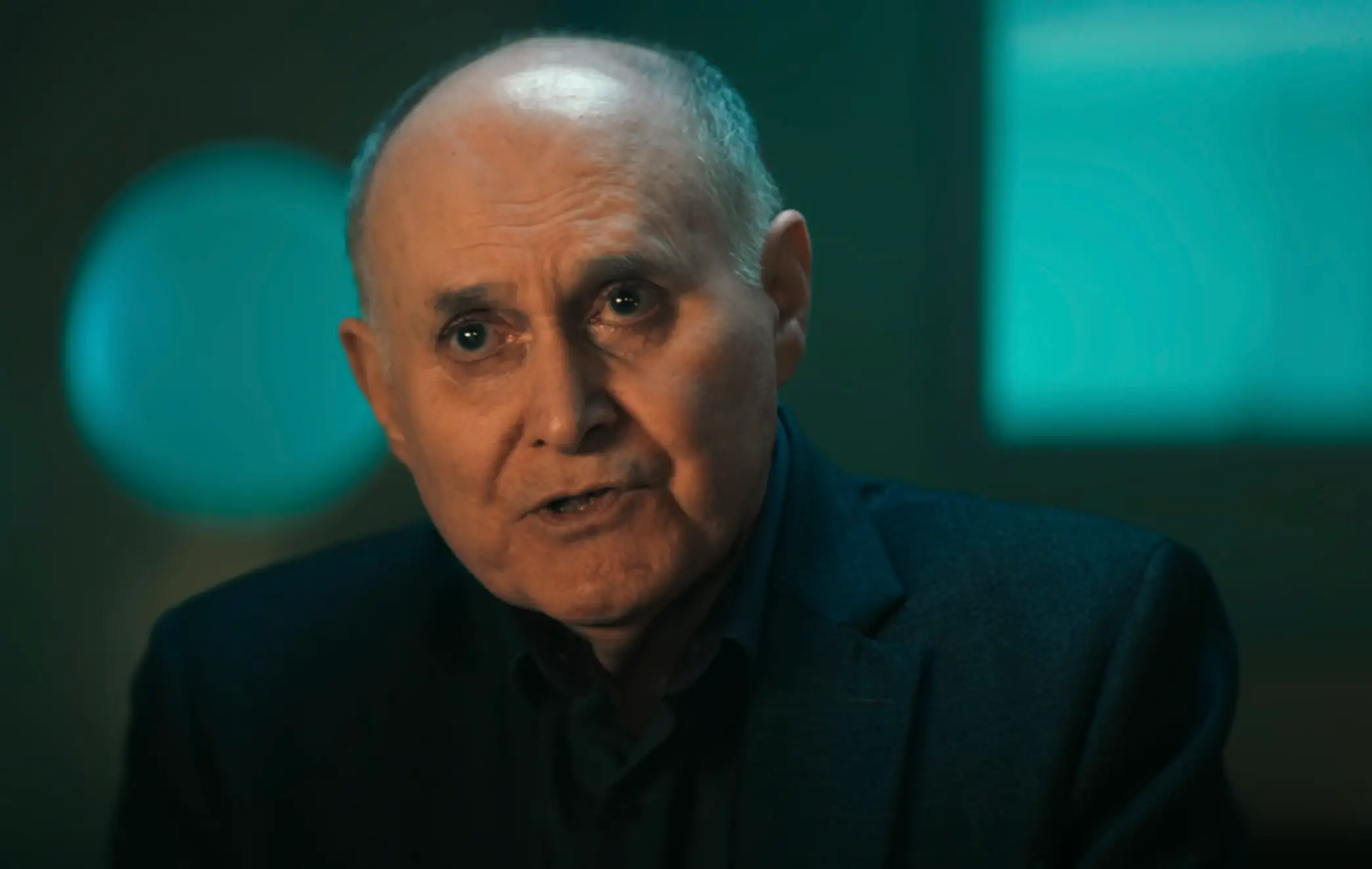 Forensic psychologist Paul Britton explained he was asked to come up with 'a psychological analysis of who might have done this' (Netflix)
