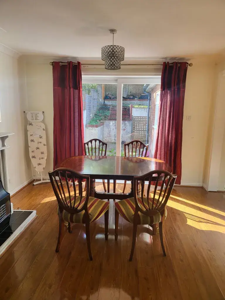 The property has three rooms to rent and communal areas (Airbnb)