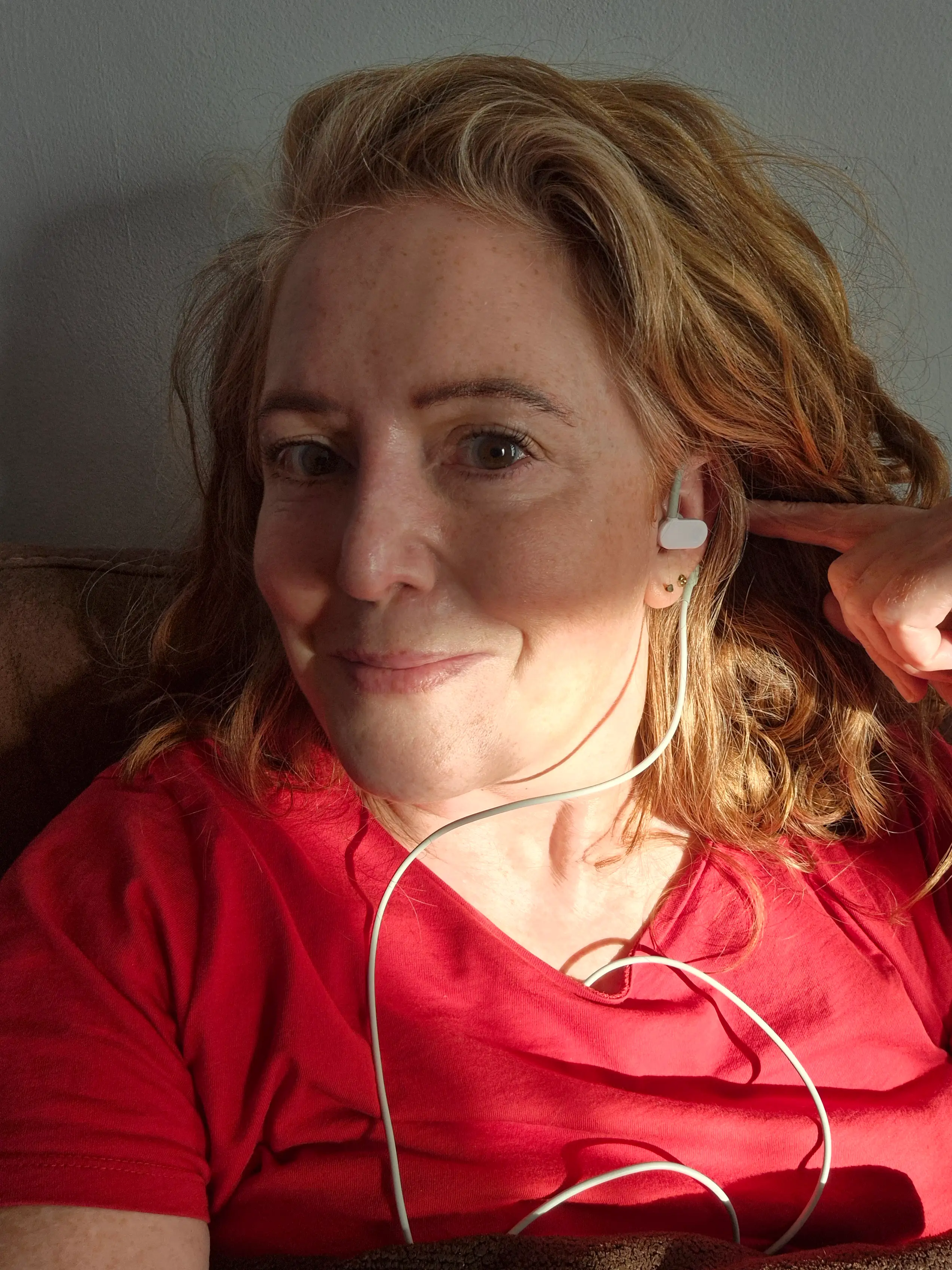 Rita wearing the Nurosym device (Nurosym)