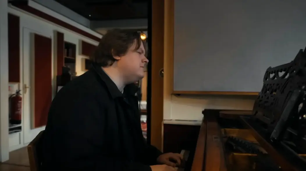 He's back (YouTube/Lewis Capaldi)