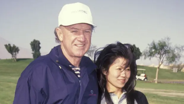 Gene Hackman and his wife Betsy Arakawa (Ron Galella, Ltd./Ron Galella Collection via Getty Images)