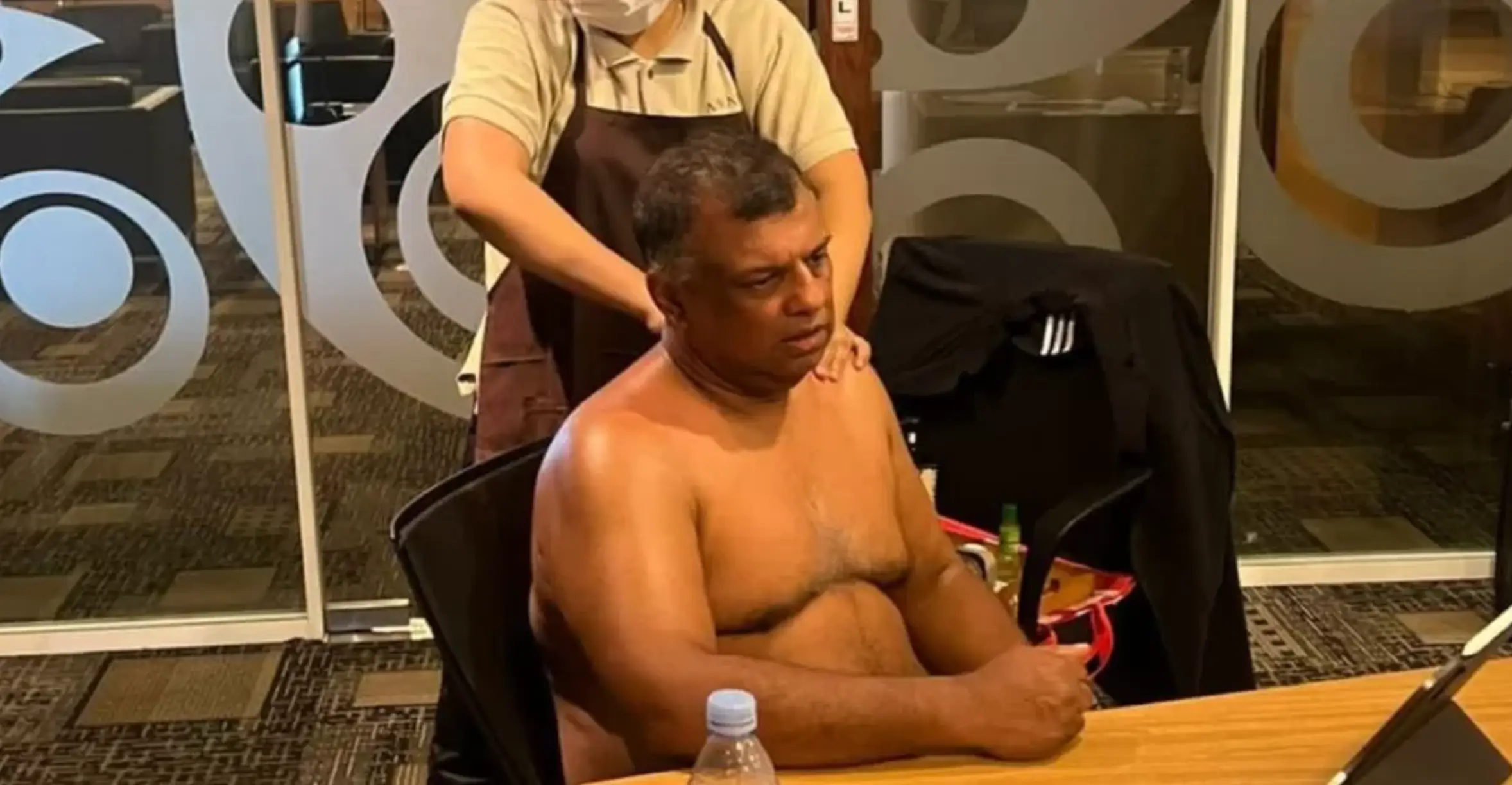 Here's the picture Tony Fernandes shared.