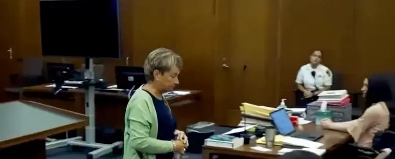 Susan appeared to give Lindsay a short nod (CourtTV)