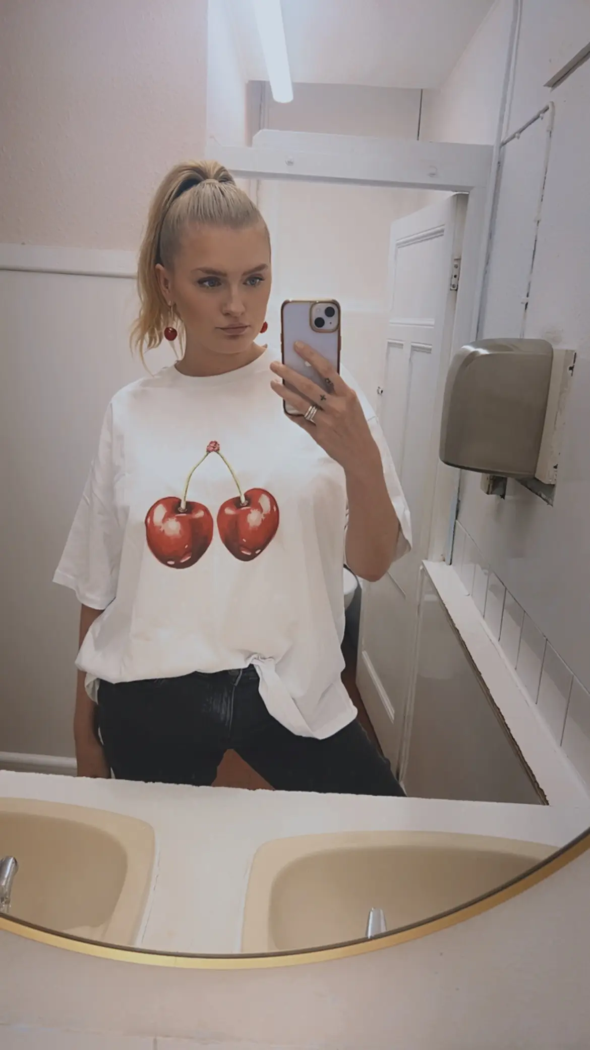 Ellie was asymptomatic when she was diagnosed with HIV (Supplied)