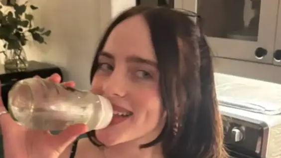 Instagram/@lucyhealeymusic