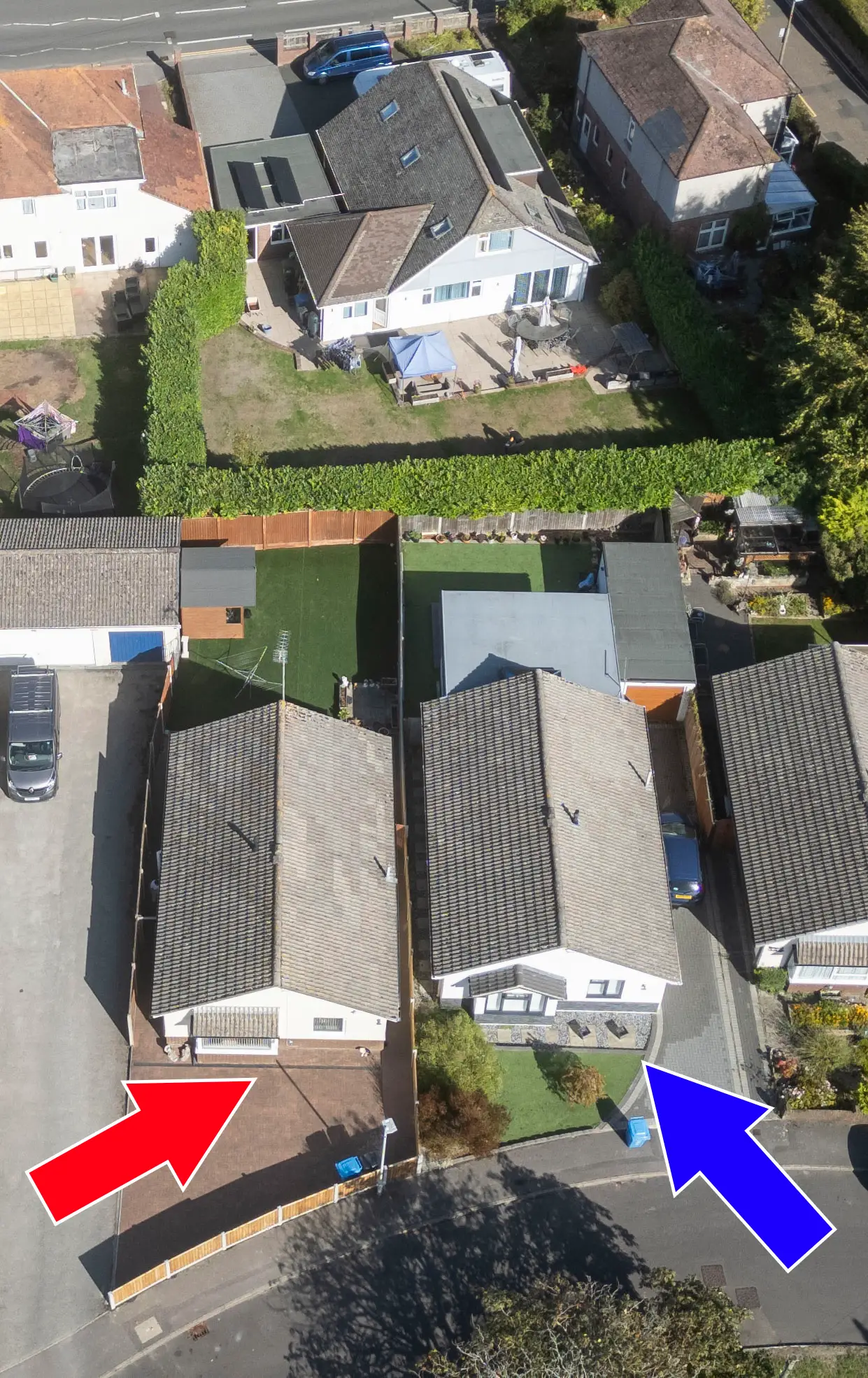 Jenny's home (red) and Pauline's home (blue) (BNPS)