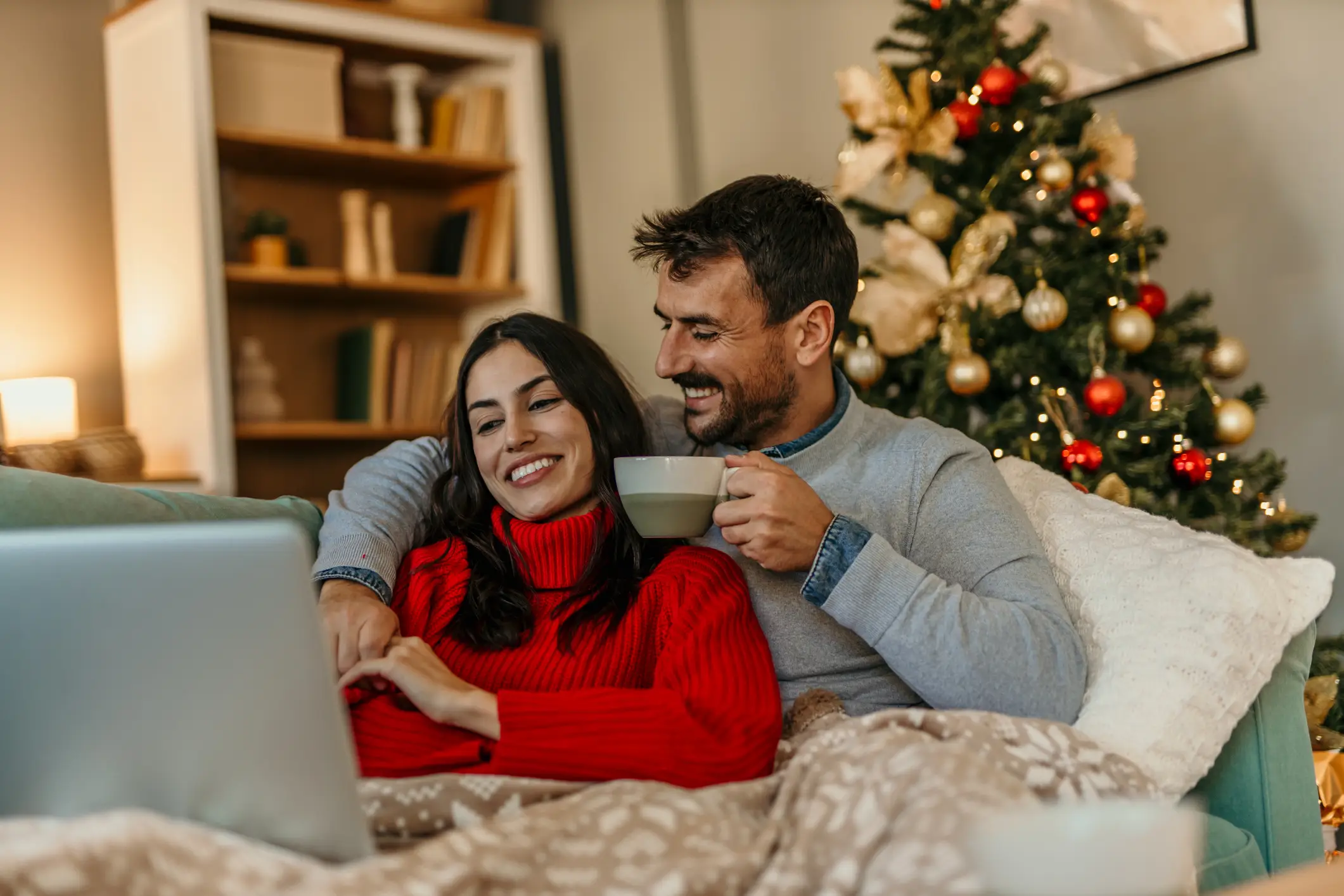 A relationship expert has devised a list of questions for a first date (Getty Stock Images)