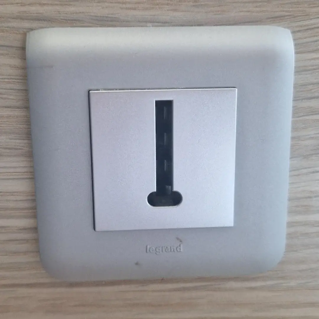 The object left the hotel guest baffled (Reddit)