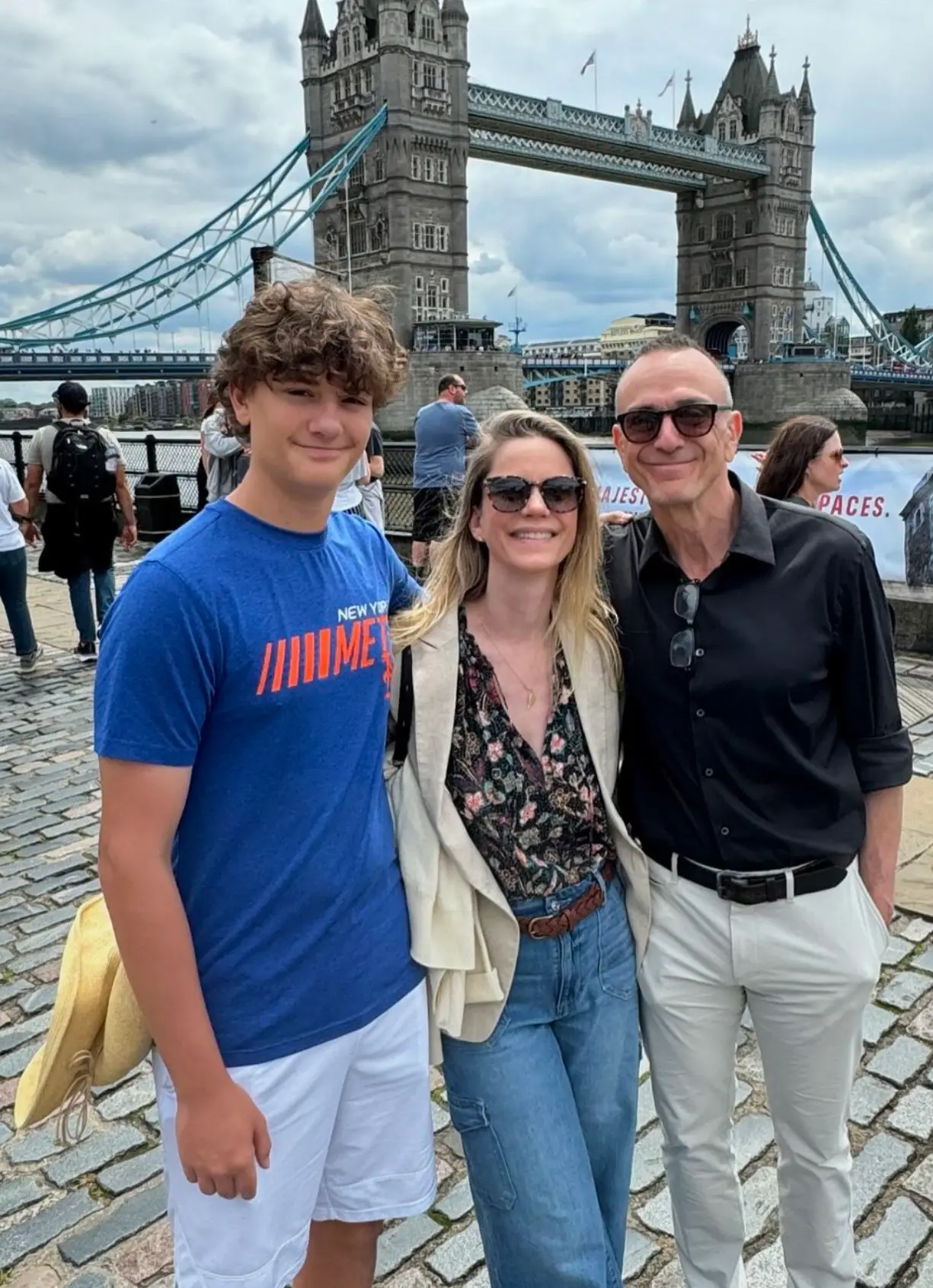 Hank Azaria is exploring London with his wife Katie and son Hal (Instagram/@hankazaria)
