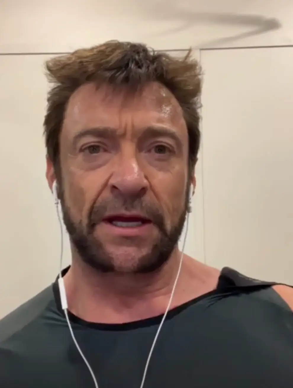 Hugh Jackman’s sweet message to a fan has been praised on social media.