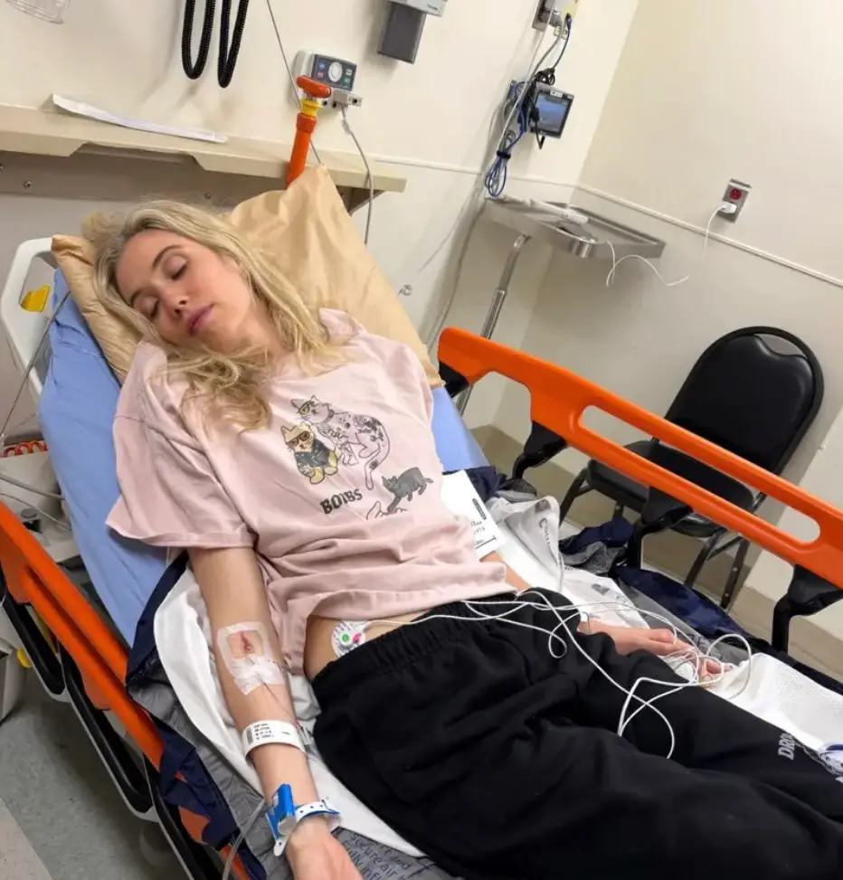 Clery, 39, described the firefighters who prised the hefty fridge off of her as 'real life angels' (Instagram/@lauraclery)