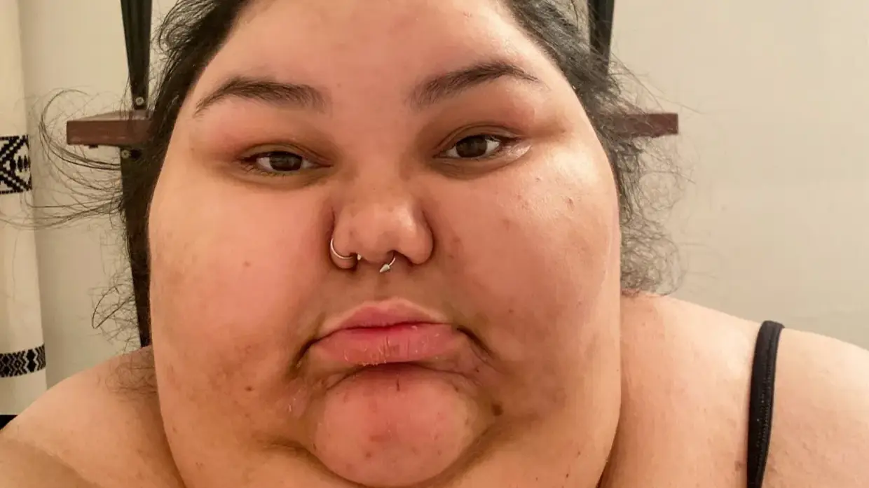 Woman shows off incredible 30 stone weight loss after making simple tweaks following cancer scare