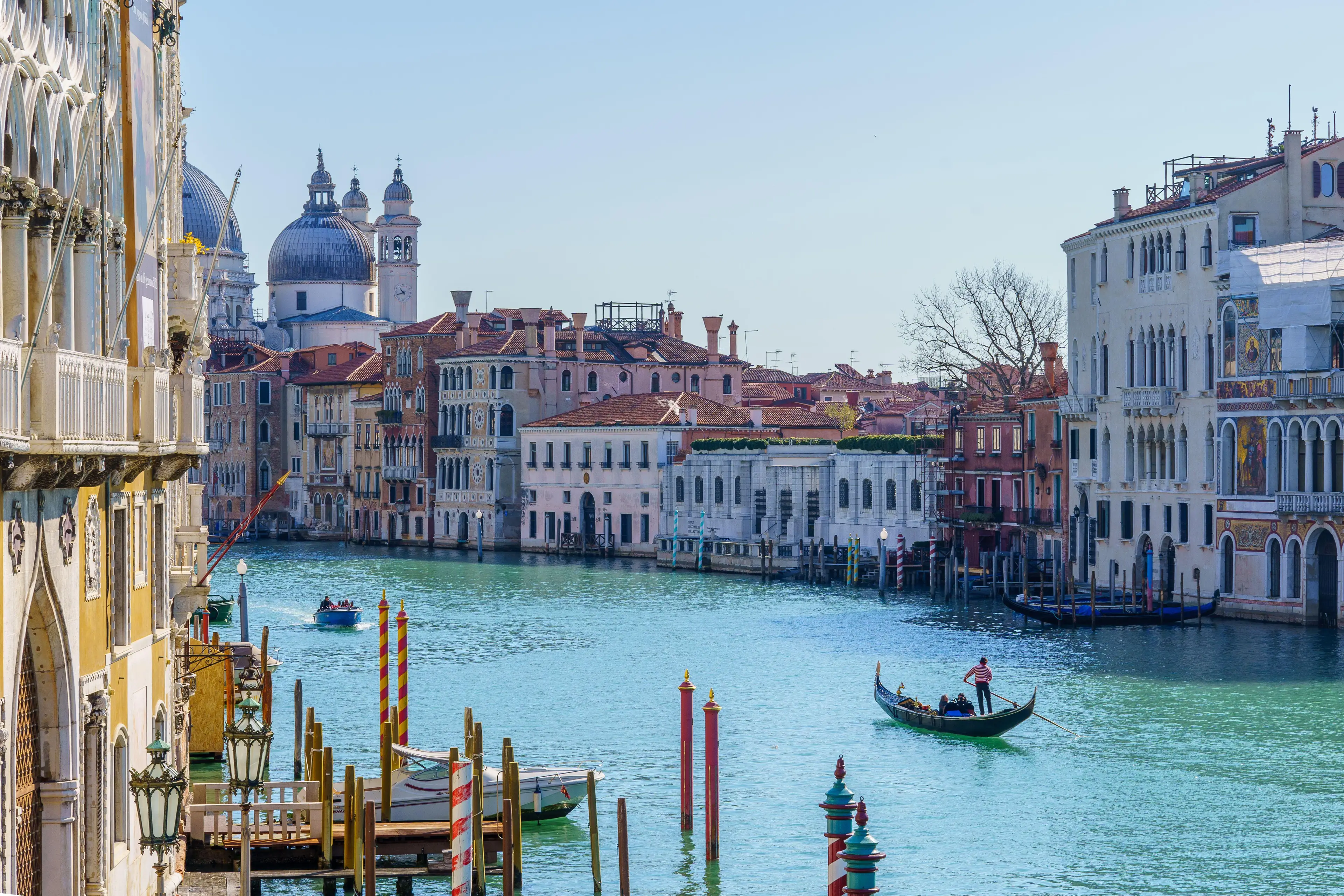 One of the surfers came off their board at Accademia bridge.