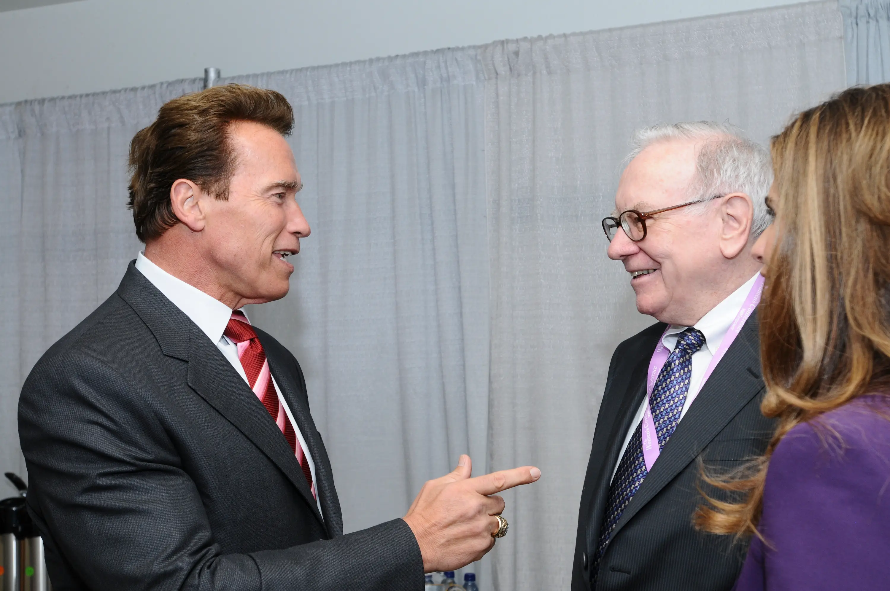 Arnie and Buffet, who was his economic advisor when he ran to be Governor of California (Gold Wong via Getty Images)