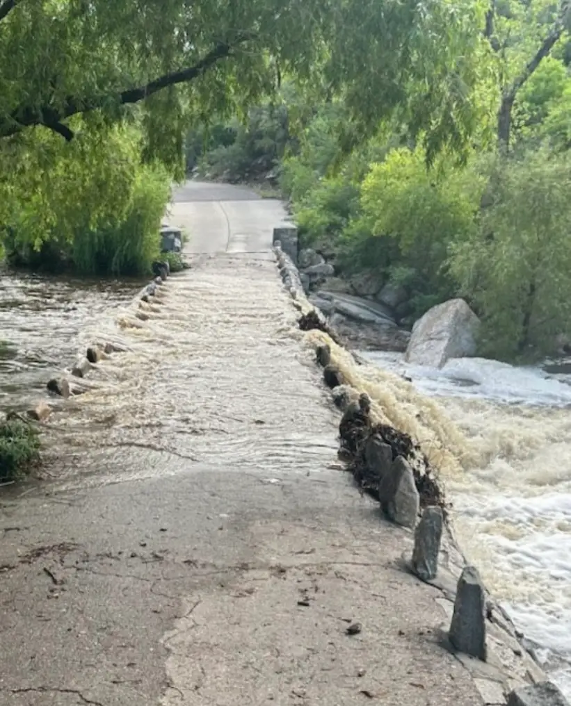 Police warned people: 'Turn around, don't drown' (Instagram/@pimasheriff)