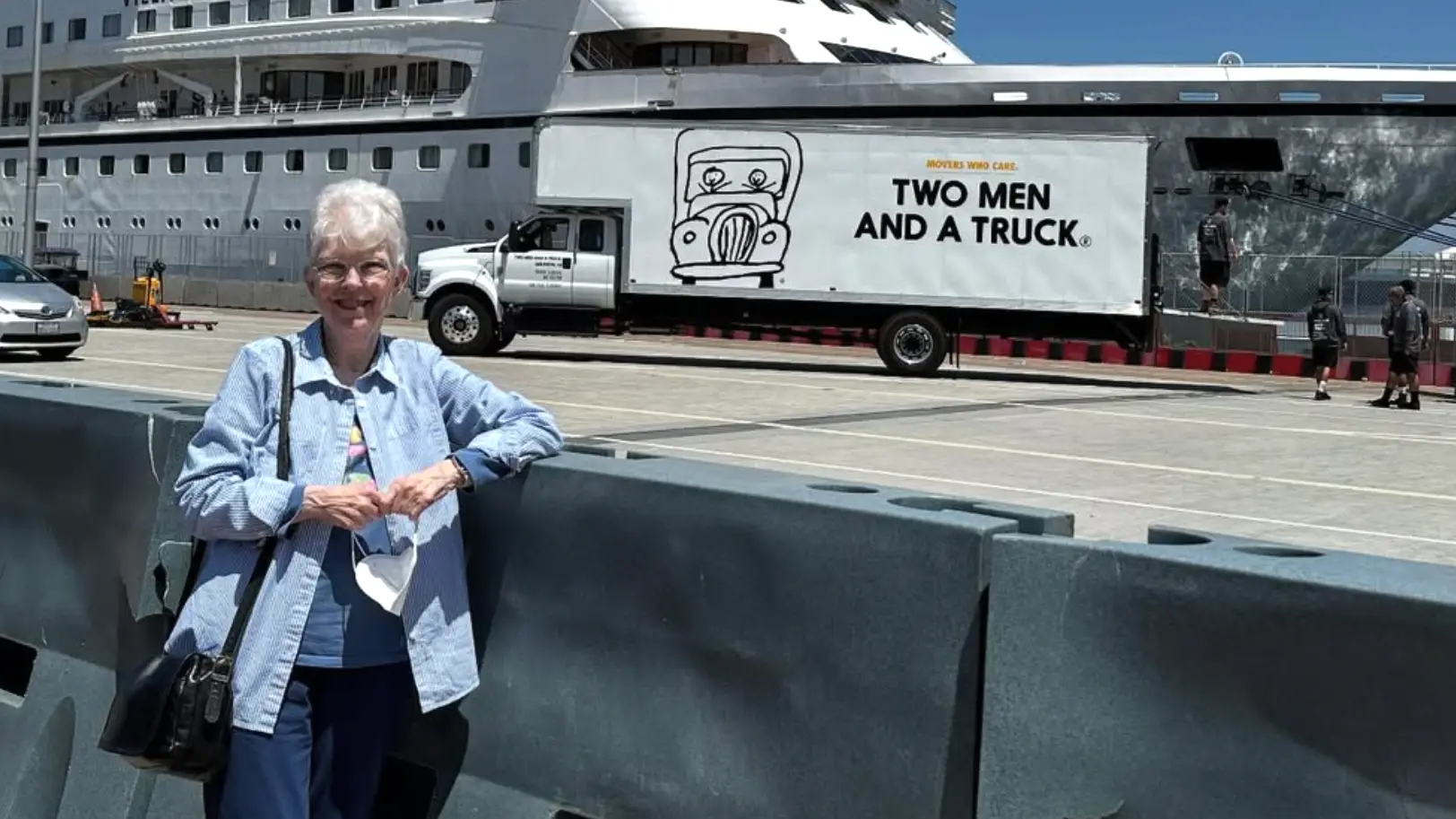 Instagram/Elizabethatsea