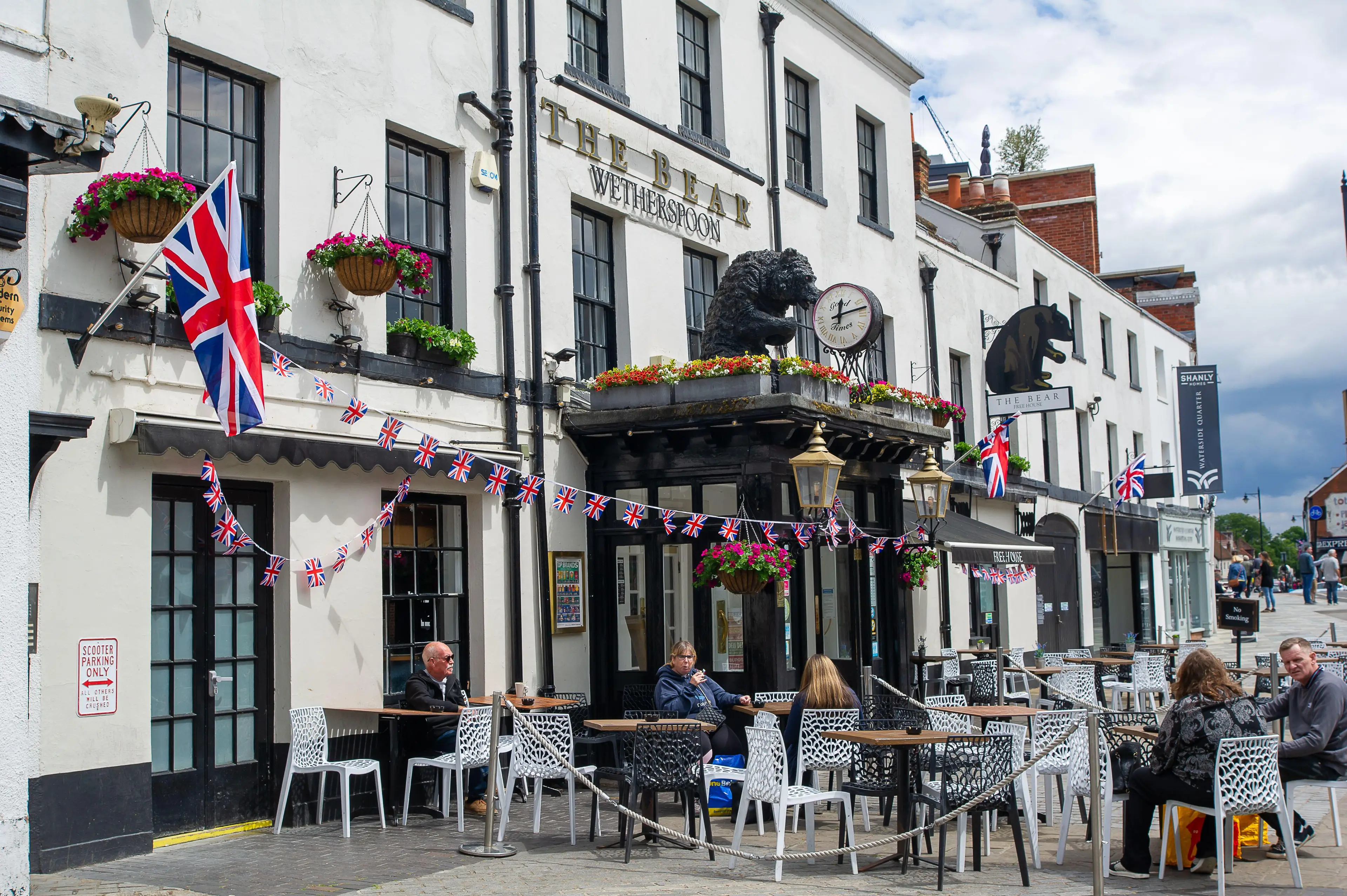 Wetherspoon pubs are selling 28 drinks for just £1.99 each in a huge summer deal.