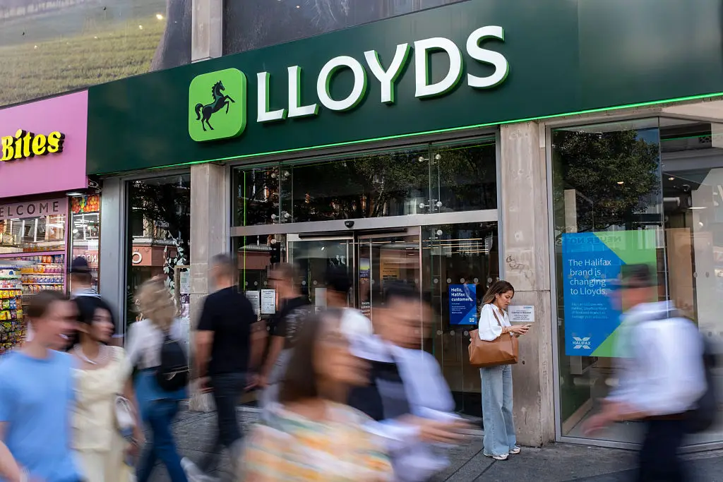 If you want that £200 you'll have to meet all of the rules, including having at least three direct debits to transfer over (Mike Kemp/In Pictures via Getty Images)