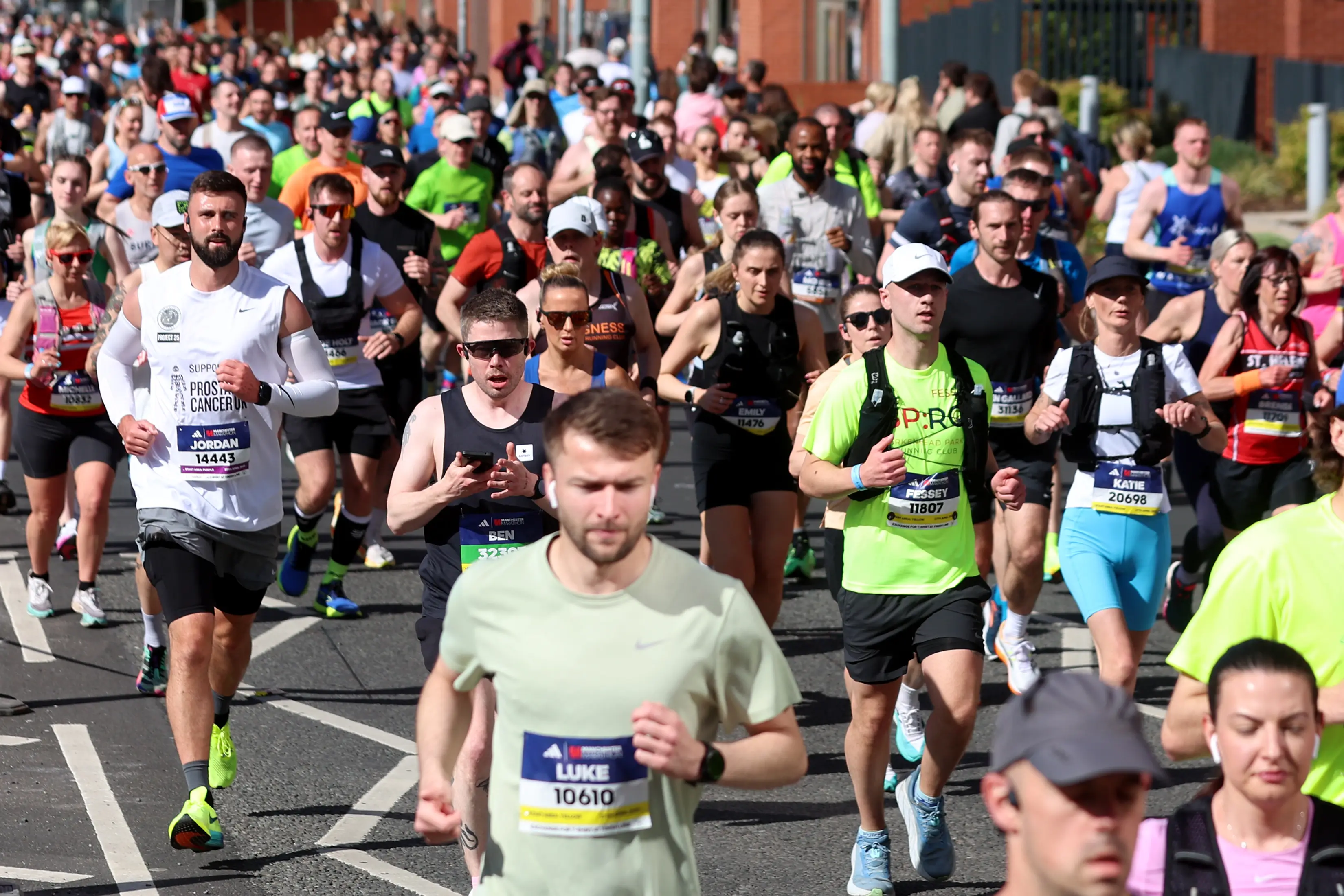 A wave of runners get into their stride (Supplied)