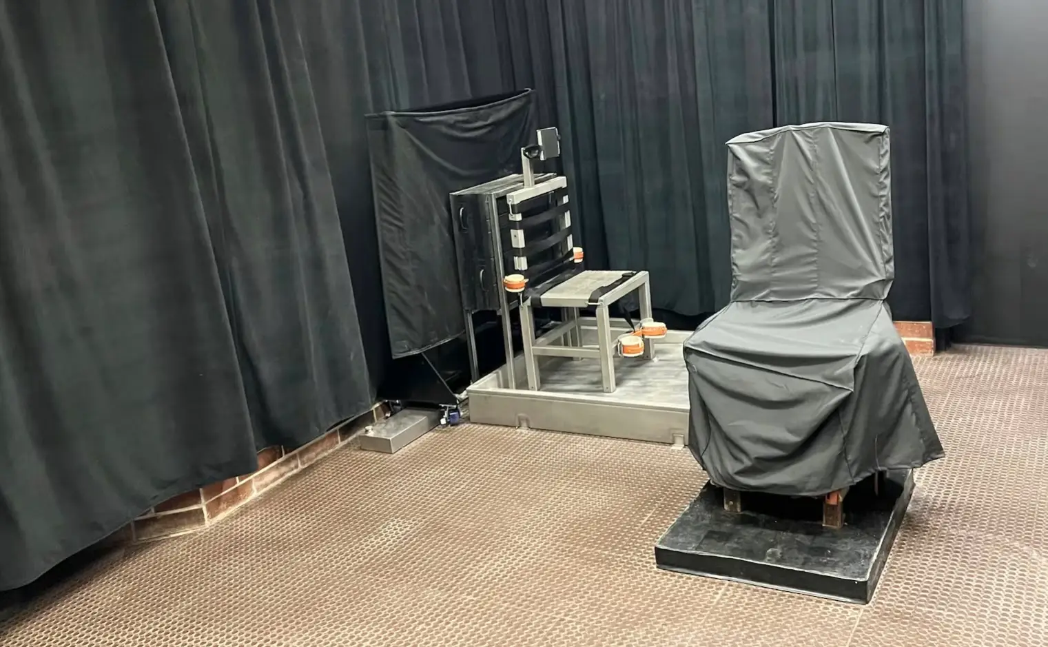 The metal chair at the rear of the room is what death row inmates are strapped to before the firing squad begin (South Carolina Department of Corrections)
