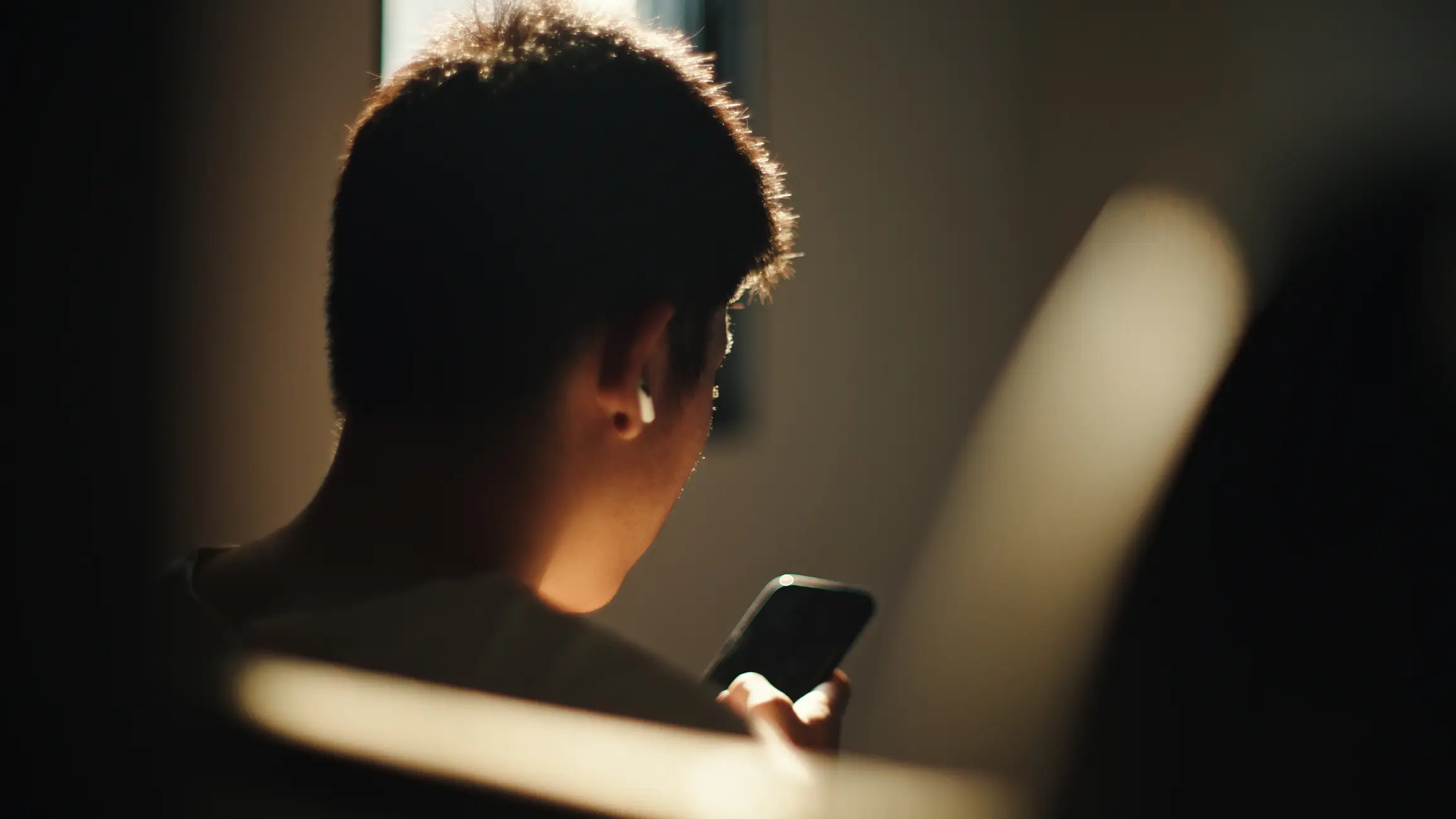 Teenagers are being contacted on online platforms (Getty Stock)
